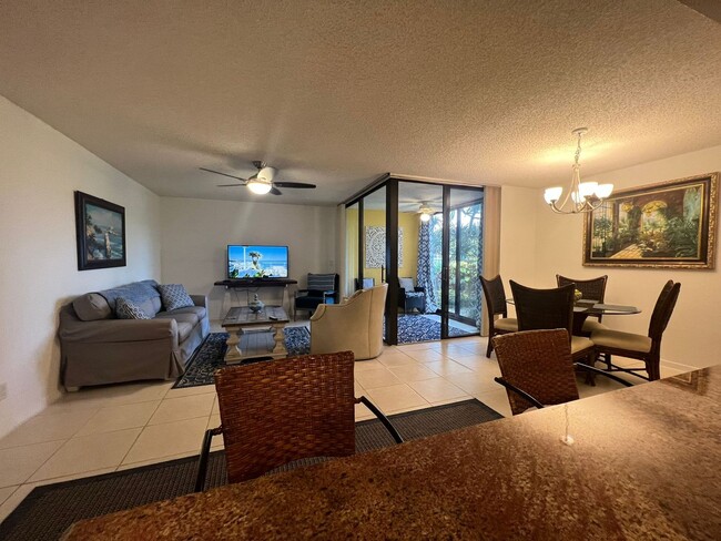 Building Photo - Furnished 2 bedroom 2 Bath condo in a Wond...