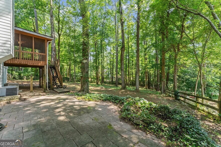Building Photo - 220 Hollyridge Dr