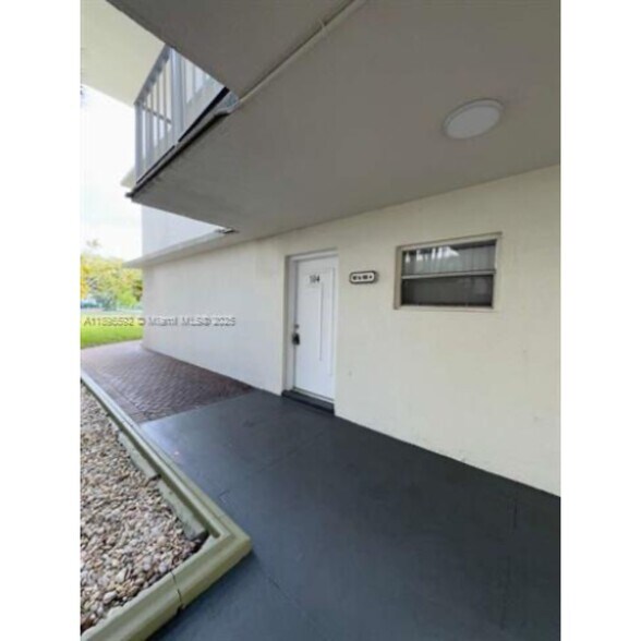 Building Photo - 4235 N University Dr