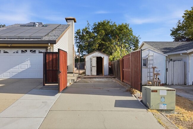 Building Photo - 7113 Mountainside Dr