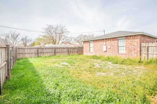 Building Photo - Great 3/2 in Frenship ISD