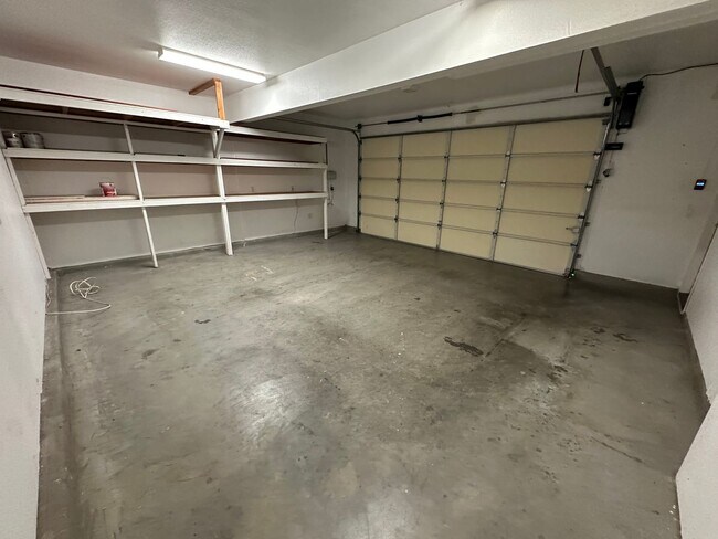 Building Photo - Beaitiful 4 Bedroom, 2.5 Bath Mountain Hou...