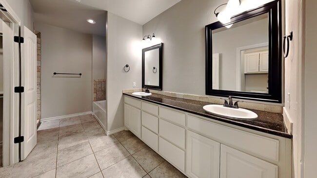 Building Photo - Very Nice 4 Bedroom 2 Bathroom Home in Deer Creek Schools with a Neighborhood Park/Pool