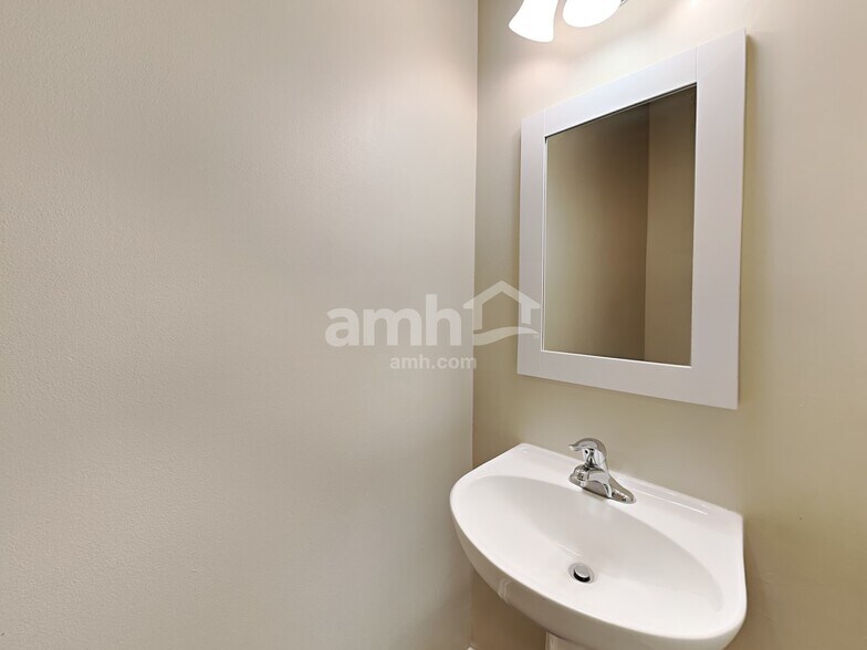 Building Photo - 106 Lick Creek Ln