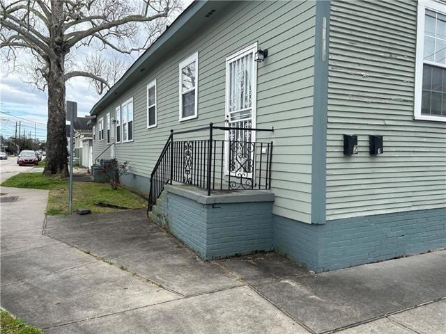 Building Photo - 1740 N Dupre St