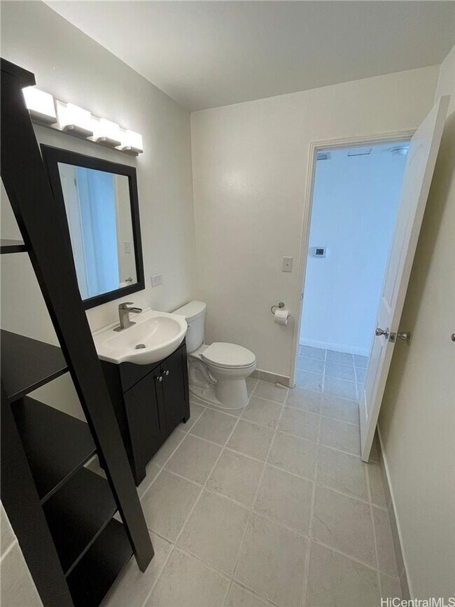 Building Photo - Seaside Suites: 1-Bedroom, 1-Bath, 1 parking!