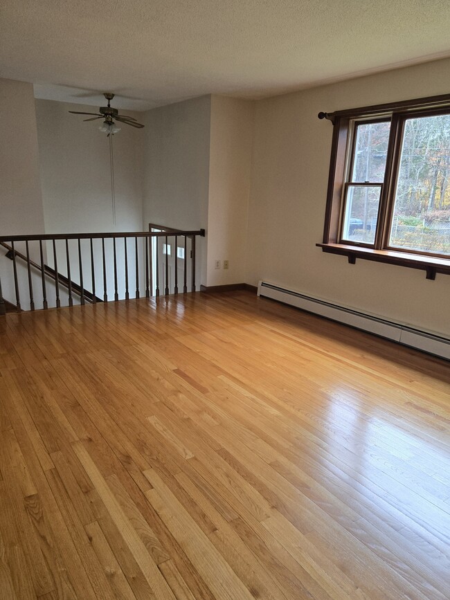 Building Photo - 48 River Rd