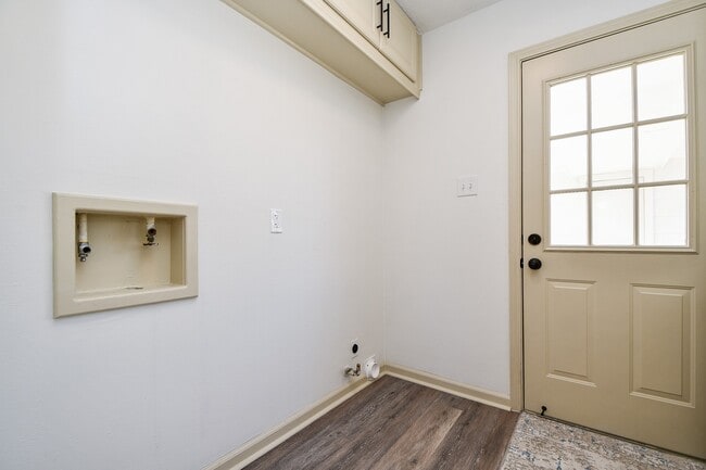 Building Photo - 8231 Bo Jack Dr