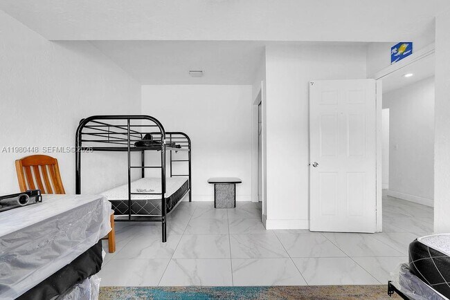 Building Photo - 2417 Pierce St