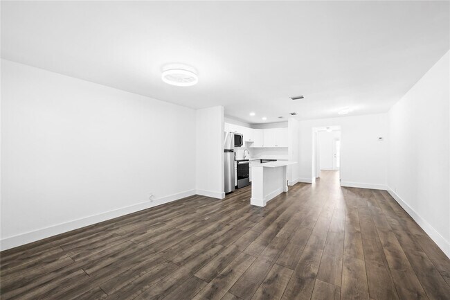 Building Photo - 1100 Crystal Lake Dr