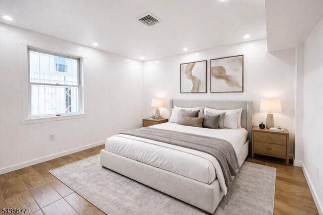 Building Photo - 87 Merseles St