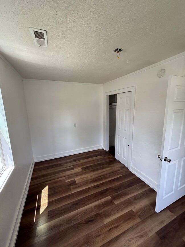 Building Photo - Big Backyard, Cozy Feel