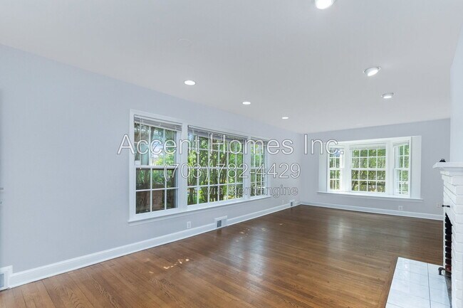 Building Photo - 813 31st St S
