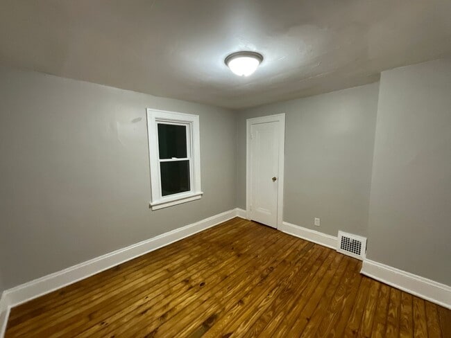 Building Photo - 4384 E 136th St