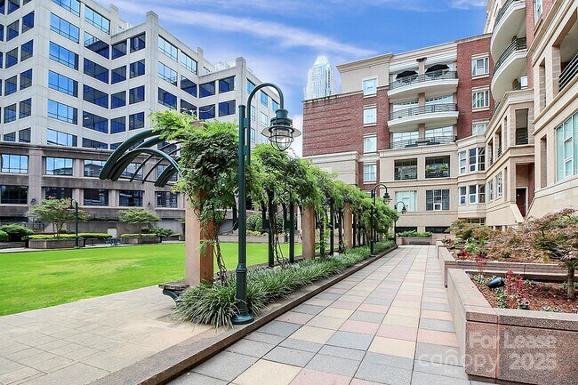 Building Photo - 400 N Church St