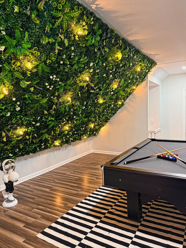 Building Photo - 84 W 42nd St