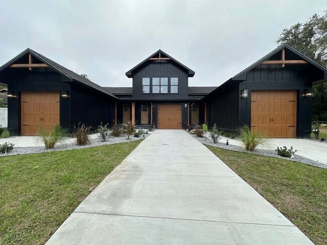 Building Photo - 207 Cherry Ave