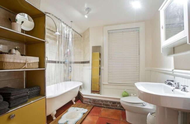 Building Photo - 1471 McAllister St