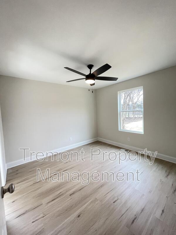 Building Photo - 322 W 41st St