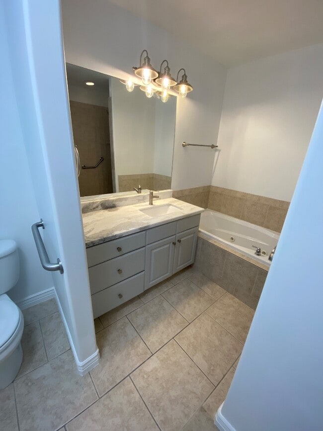 Building Photo - 13123 Pioneer Park Dr