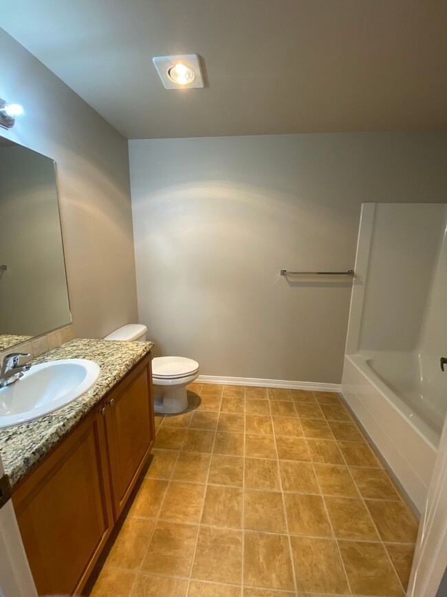 Building Photo - UPPER LEVEL CONDO (RPM#43)