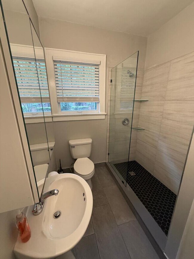 Building Photo - 402 NW 20th St