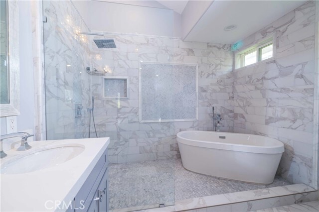 Building Photo - 8113 E Kennedy Rd