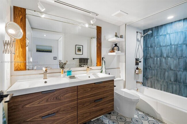 Building Photo - 780 NE 69th St