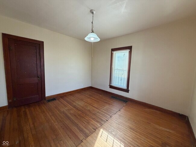 Building Photo - 321 W 32nd St