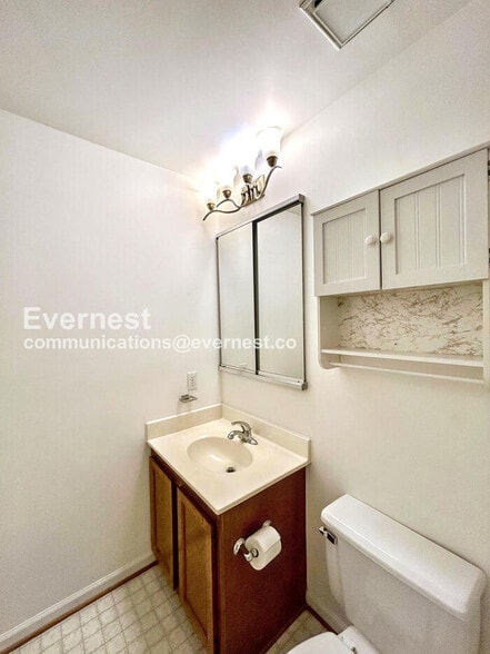 Building Photo - 16321 Taconic Cir