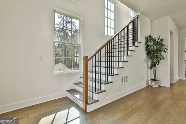 Building Photo - 940 Laurel Brooke Ave