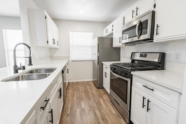 Interior Photo - 1945 Glendon Avenue