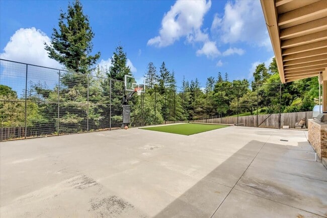 Building Photo - 15219 Sobey Rd