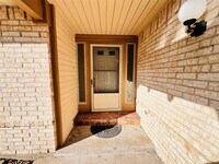 Building Photo - 9614 Ravensworth Dr