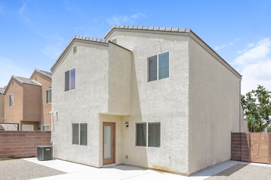 Building Photo - 9205 Millikan Ave