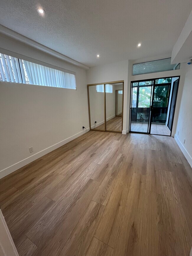 Building Photo - 729 S Hobart Blvd