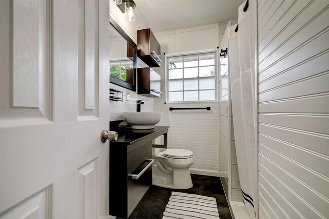 Building Photo - 5819 Anaqua Dr