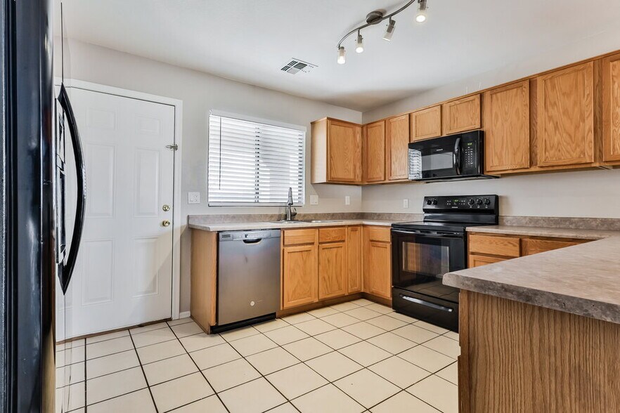 Building Photo - 809 E Rossi Ct