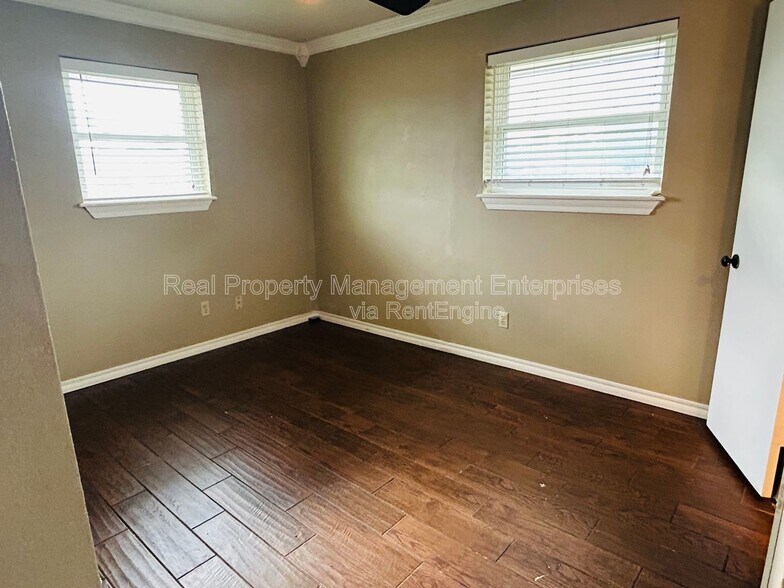 Building Photo - 701 NW 2nd St