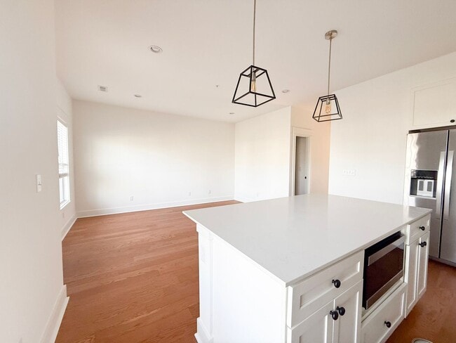 Building Photo - 4-Bedroom HOA Townhome with Pool Access Near Downtown Cookeville