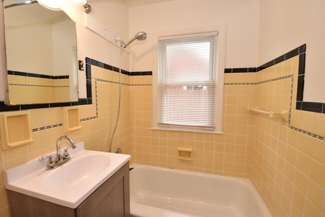 Building Photo - 3115 Lasalle St