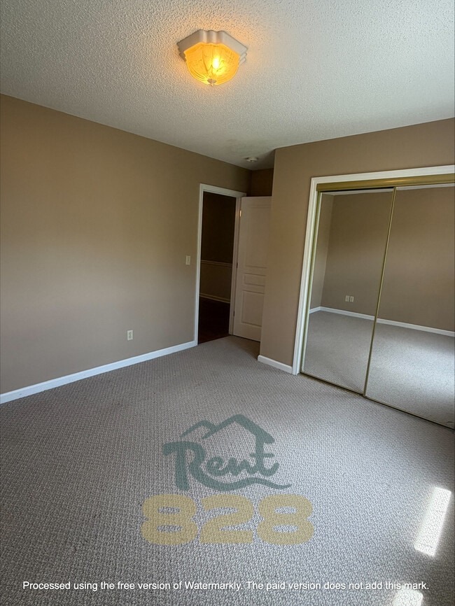 Building Photo - 37 Sunview Cir