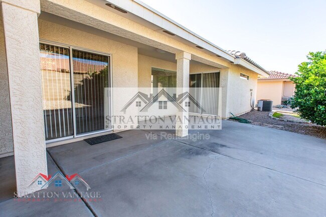 Building Photo - 10864 E Lindner Ave