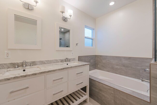 Building Photo - Beautiful Sherman Oaks Home Rental!