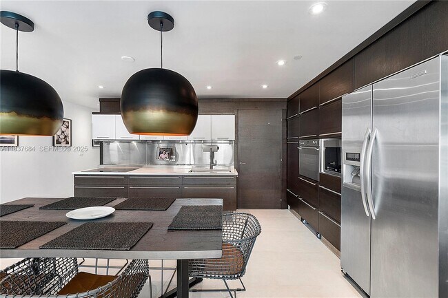 Building Photo - 6000 Collins Ave