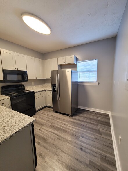 Building Photo - 423 Boulevard NE