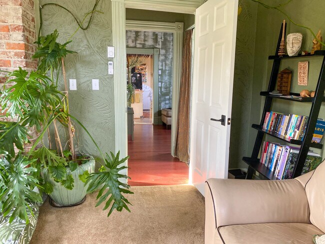 Building Photo - 1311 N Garden St