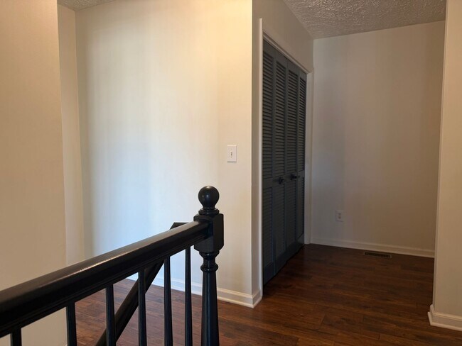 Building Photo - 2BR Townhome in Franklin