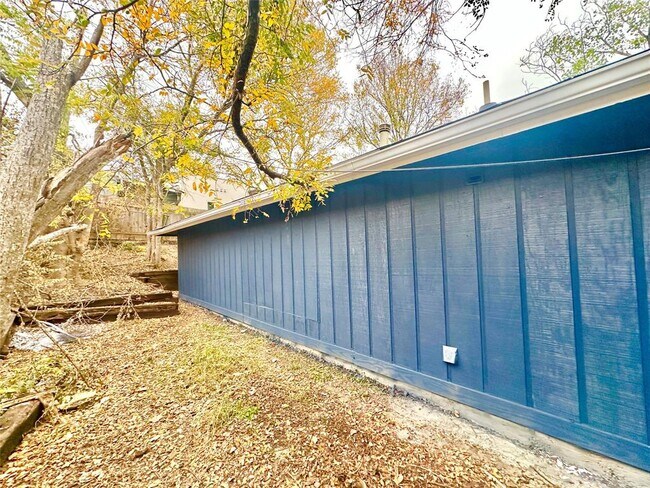 Building Photo - 4302 Scottsdale Rd