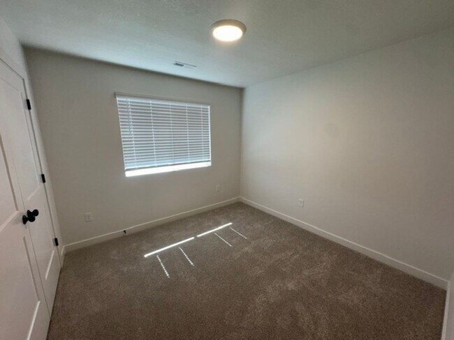 Building Photo - 2808 W 2720 N